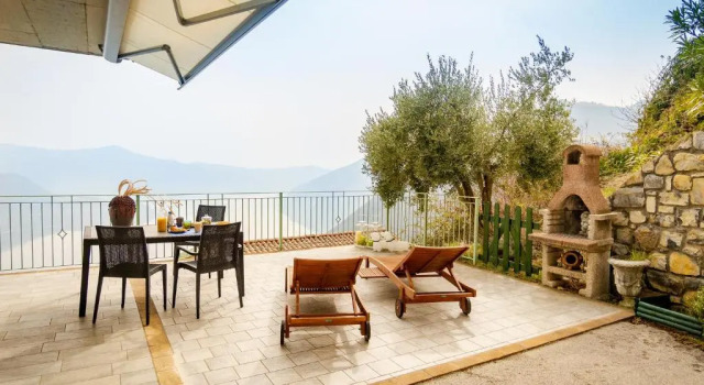 Mantegna - garden with Lake view and swimming pool, Buchen Sie Ferienwohnung Hotels in Iseosee mit Parkplatz, Parkplätze