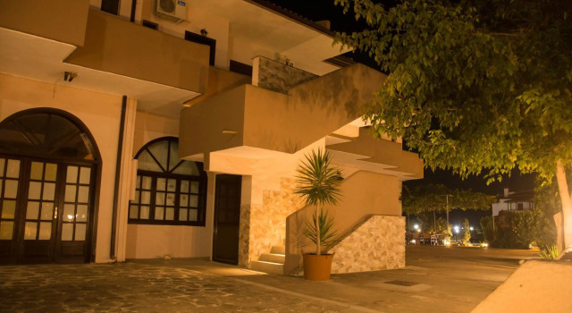 Palm Tree Apartments, Book Apartment  
