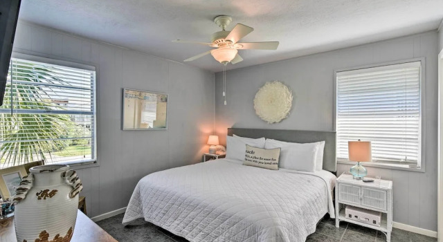 Cozy Galveston Beach House - Walk to the Gulf!
