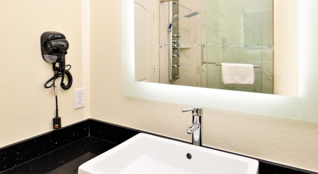 Двухместный люкс Americas Best Value Inn & Suites Spring / N. Houston