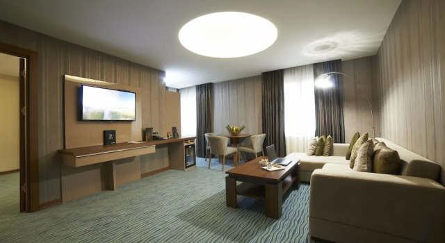 Люкс Deluxe c 1 комнатой Saffron Hotel