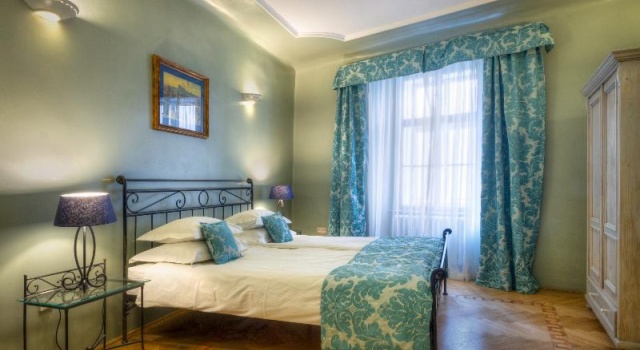 Четырёхместный люкс Black Star Suites
