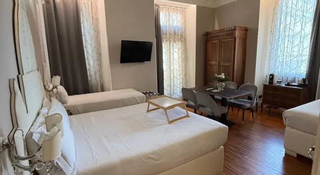 Juniorsuite med altan med byudsigt I Tre Moschettieri