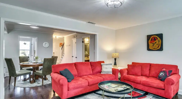 Comfy Augusta Condo w/ Deck ~ 4 Mi to Olde Town, Buchen Sie Hotel Augusta Georgia, in der Nähe von Augusta State University