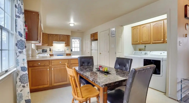 Апартаменты Walk to Fairgrounds! Hagerstown Townhome w/ Deck