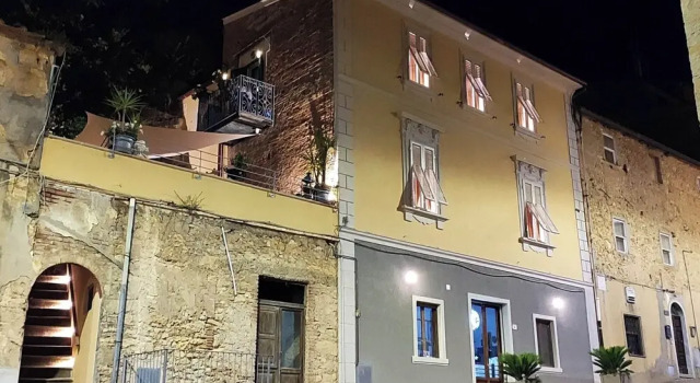 Residenza dEpoca CAVALIERE - Romantic Rooms, Забронировать Отель «постель и завтрак» Отели в центре Биббона, в центре