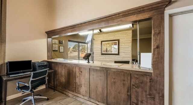 Quality Inn Arkadelphia - University Area, Rezerwuj Hotel Hotele w Ozark z parkingiem, Parking