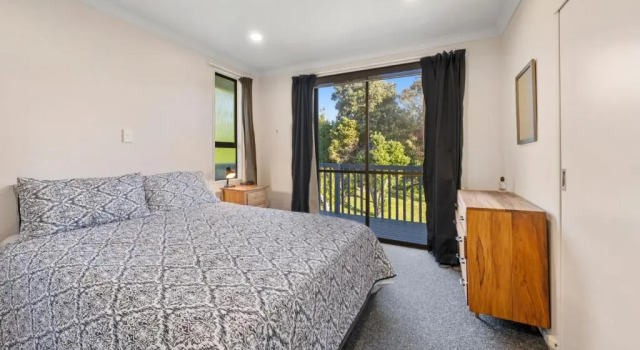 Kapiti Views - Waikanae Beach Holiday Home, Забронировать Отель Отели Уэйкана с парковкой, Парковка