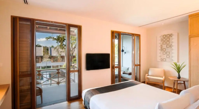 Номер Deluxe с видом на бассейн Avani+ Luang Prabang Hotel