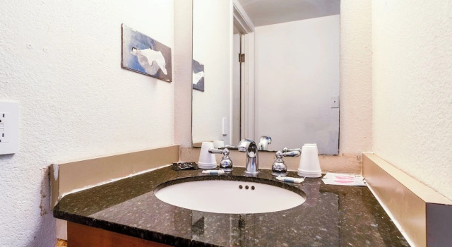 Двухместный номер Standard Castle Inn & Suites By OYO Chickasha