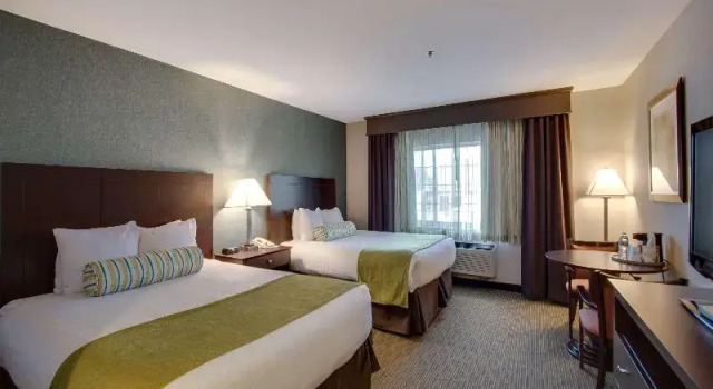 Люкс с балконом Best Western Plus, The Inn at Hampton