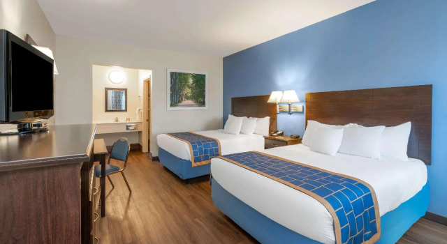 Четырёхместный номер Standard Days Inn by Wyndham Grants