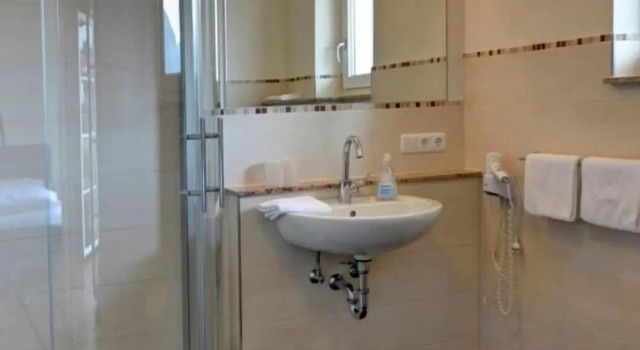Четырёхместный номер Standard с балконом Garni Hotel Henn