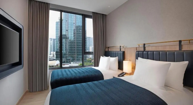 Люкс с 2 комнатами с балконом Staybridge Suites Bangkok Thonglor by IHG