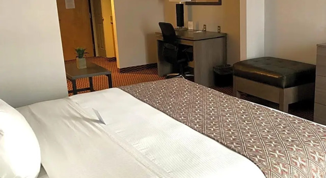 Двухместный люкс с балконом Best Western Moriarty Heritage Inn