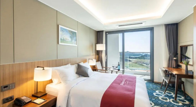 Двухместный номер Superior с частичным видом на океан Ramada Plaza by Wyndham Dolsan Yeosu