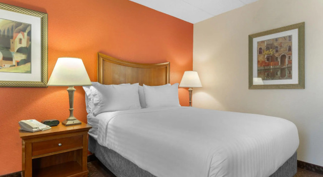 Двухместный номер Standard Holiday Inn Express Chicago-Downers Grove by IHG