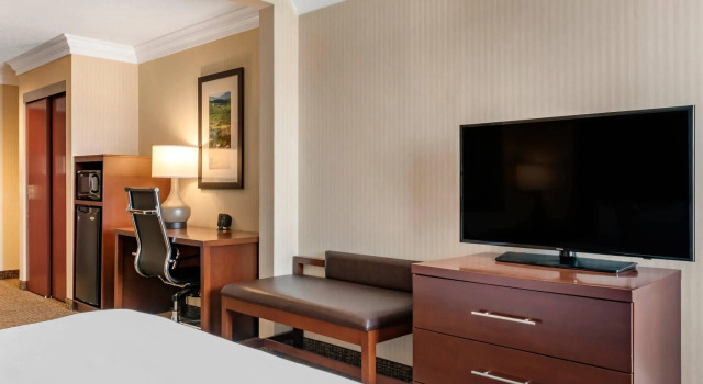 Двухместный люкс Comfort Suites Downtown Carlisle