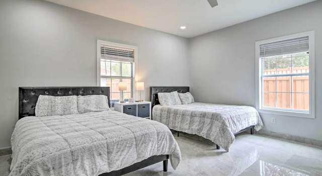 Коттедж c 1 комнатой с балконом Patio & Balcony: Gulf Coast Retreat in Brownsville