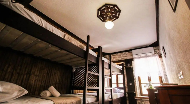 Trigona Guest House & Hostel, Забронировать Хостел Недорогие отели Гирокастры, недорого