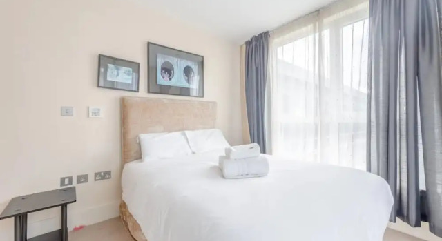 Gorgeous 3 Bedroom Flat in Vauxhall With City Views