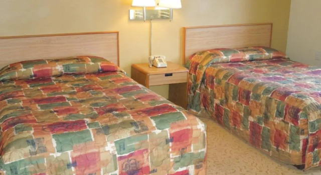 Четырёхместный номер Standard Red Lion Motel Southampton