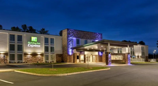 Кровать в общем номере Holiday Inn Express - Williamsburg Busch Gardens Area by IHG