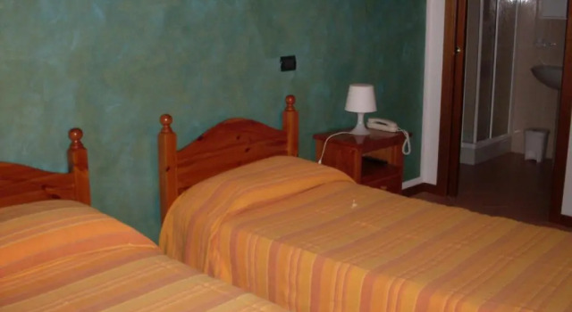 Одноместный номер Standard с балконом и с красивым видом из окна Albergo Quattro Pini