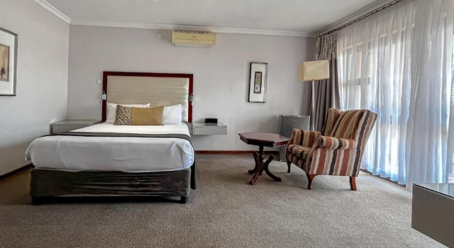 Golden Crystal Hotel, Rezerwuj Hotel Gaborone Botswana