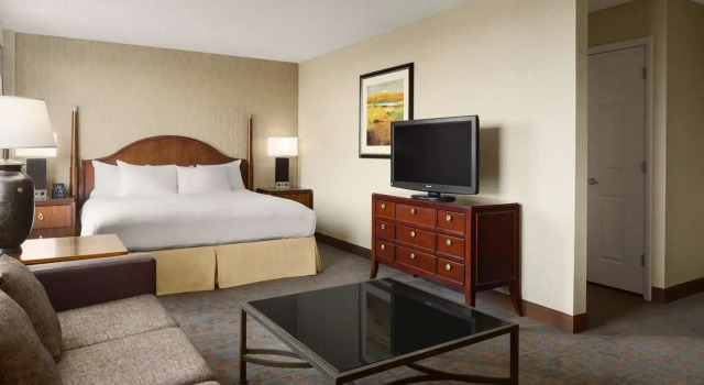 Двухместный полулюкс DoubleTree by Hilton Hotel & Executive Meeting Center Somerset