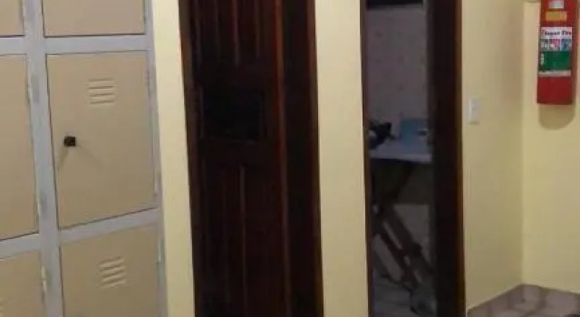 Кровать в общем номере (мужской номер) Hostel Beach