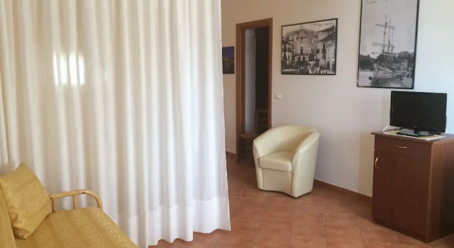 Villa Del Conte, Book Villa Hotels in Drapia with a Pool, Swimming Pool