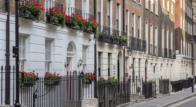 Exclusive Covent Garden Apartment, Забронировать Апартаменты/квартира Отели Лондона с парковкой, рядом с Памятник «Боудикка и ее дочери», Парковка