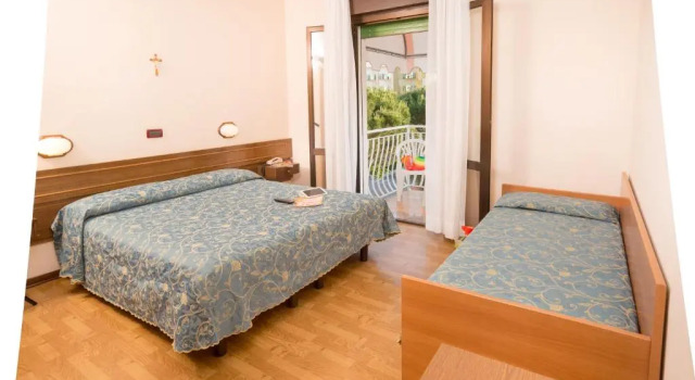 Трёхместный номер Standard с балконом Hotel Trevi