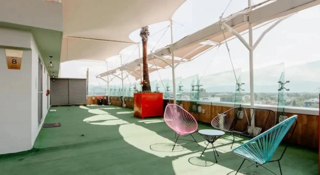 Коттедж Beautiful and Comfortable Rooftop Suite