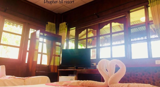 Бунгало с красивым видом из окна Phuphet Hill Resort