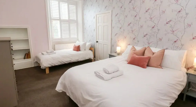 The Old Post Office - Pet Friendly Group Stays in Holmfirth, Boek Vakantiehuis Vakantiehuizen in Merseyside, Cottage