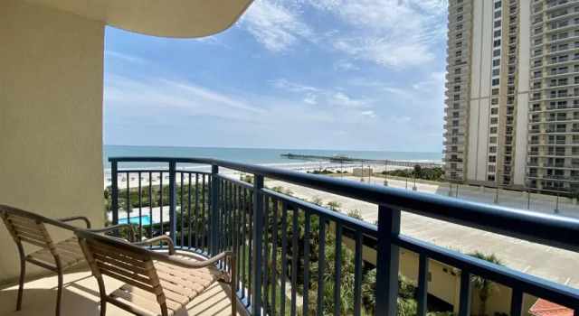 Palmetto Vacation Rentals at Kingston Plantation, Забронировать Отель Отели Миртл-Бич с парковкой, рядом с PineHills Palmetto at Myrtlewood Golf Club, Парковка