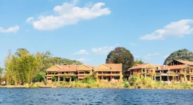 Rizha Baizha Lake View Inn