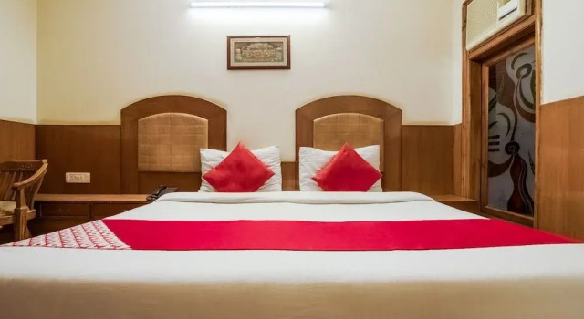 Oyo 43670 Hotel Apra Deluxe