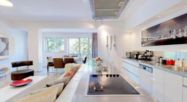 Peaceful 3BR near Frishman Beach by HolyGuest, Забронировать Отель Тель-Авив Тель-Авивский округ, рядом с Площадь Рабина