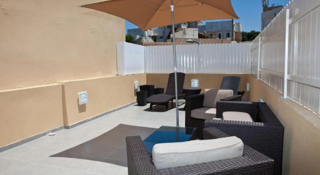 Estudio ático Geula Suites