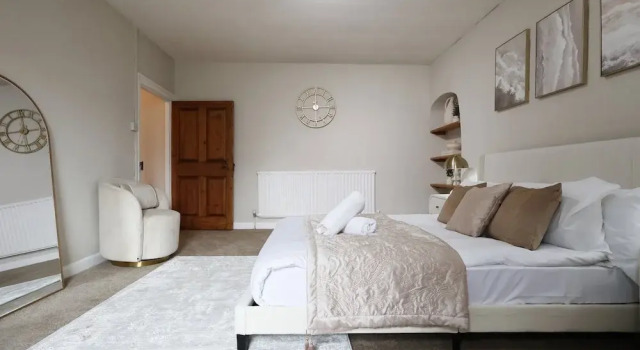 Spacious 3BR Flat in Cowbridge Centre, 예약 아파트 Cowbridge 