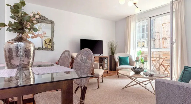 Апартаменты Beautiful 3-bedroom Apartment in Cadiz Center San Antonio IV