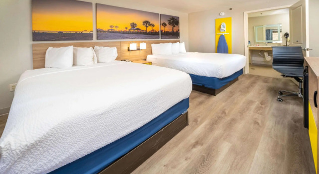 Четырёхместный номер Standard Days Inn by Wyndham Atlanta Stone Mountain