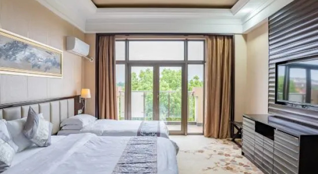 Семейный люкс с видом на озеро Xihai Ecological Garden Vacation Hotel Liu’an