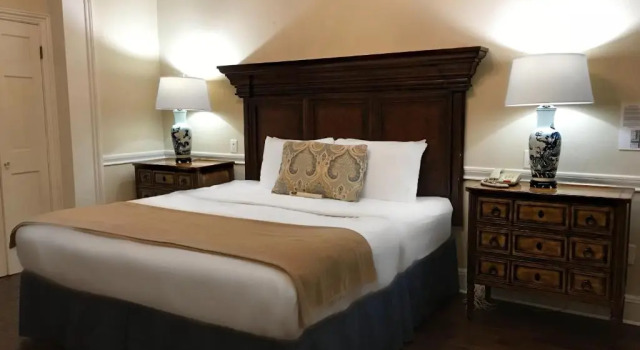 Двухместный Vieux Carre Suite Hotel St. Pierre French Quarter