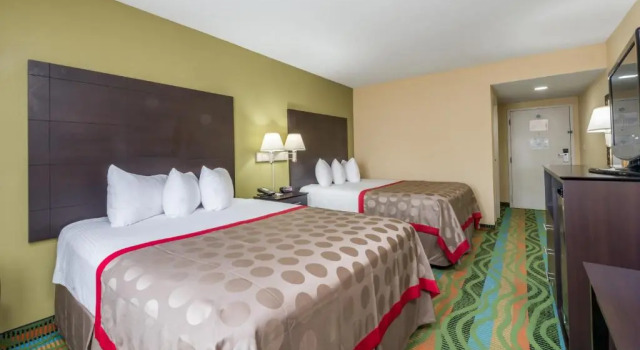 Четырёхместный номер Standard Ramada by Wyndham Vandalia