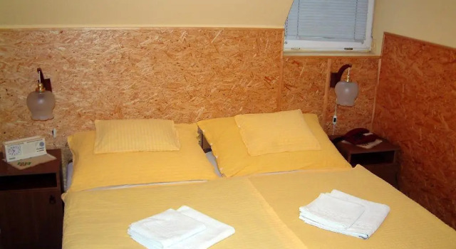 Zenit Panzió, Book Hotel Miskolc 