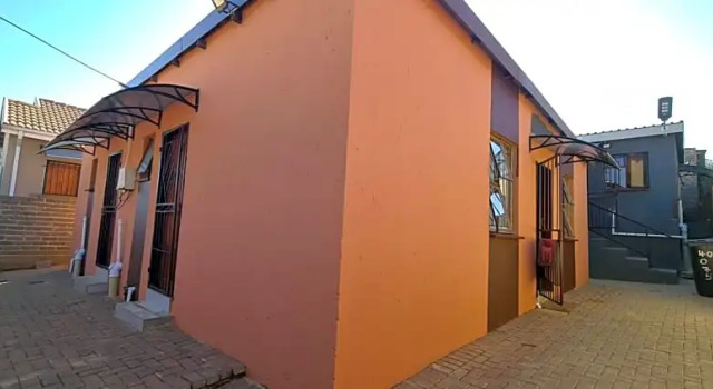 Ext4 Guest house, Boek Pension Roodepoort Gauteng